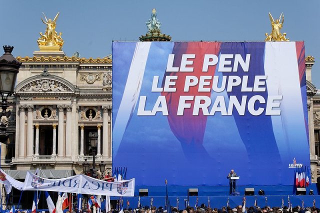 800px-Le_Pen_Paris_2007_05_01_n2